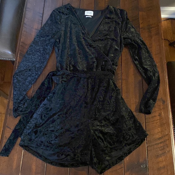 Saylor Velvet Romper - Picture 2 of 12